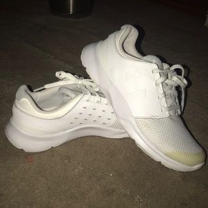 White UNDER ARMOUR running sneakers SIZE 5